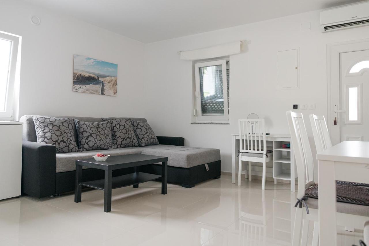 Apartments Zanic With Private Swimming Pool And Sea View Starigrad Paklenica Exterior foto