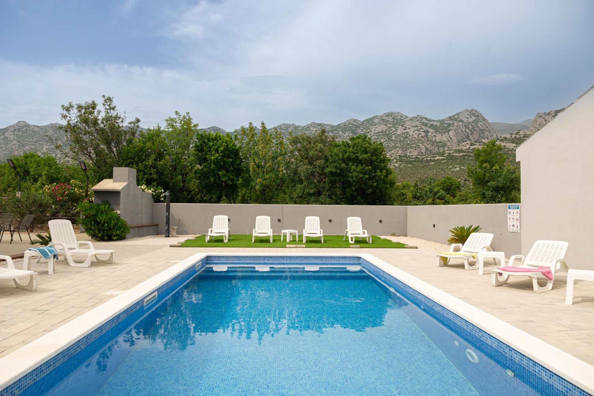Apartments Zanic With Private Swimming Pool And Sea View Starigrad Paklenica Exterior foto