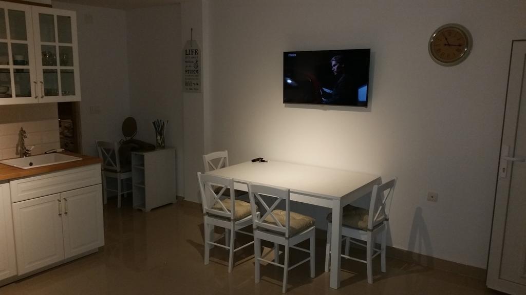 Apartments Zanic With Private Swimming Pool And Sea View Starigrad Paklenica Quarto foto